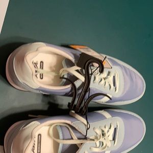 Size 11 woman’s athletic